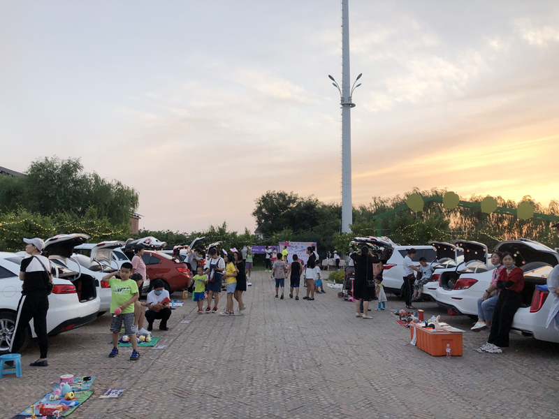 夏令營挑戰(zhàn)地?cái)偨?jīng)濟(jì)，覽眾房車不一樣的活動(dòng)