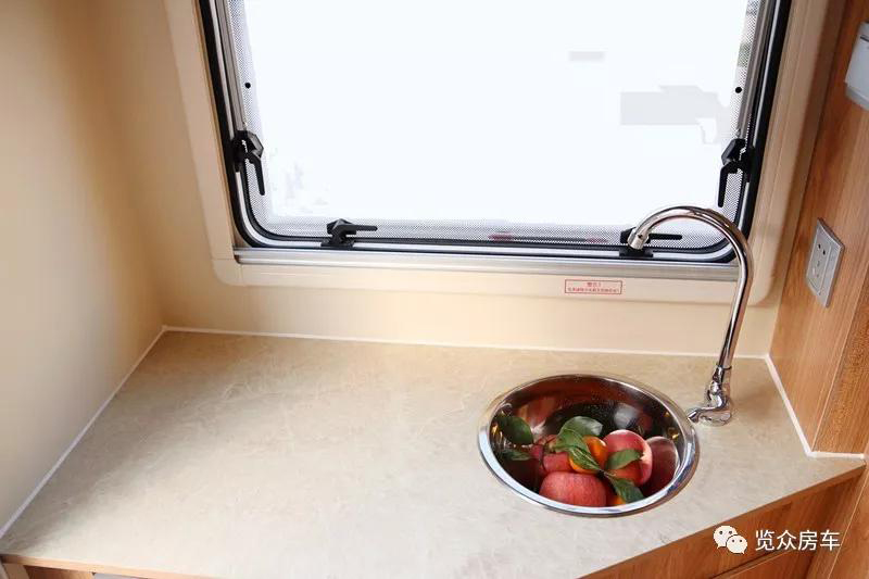 超大床還是國(guó)六汽油四驅(qū)房車,選它沒錯(cuò) 超大床還是國(guó)六汽油四驅(qū)房車,選它沒錯(cuò)