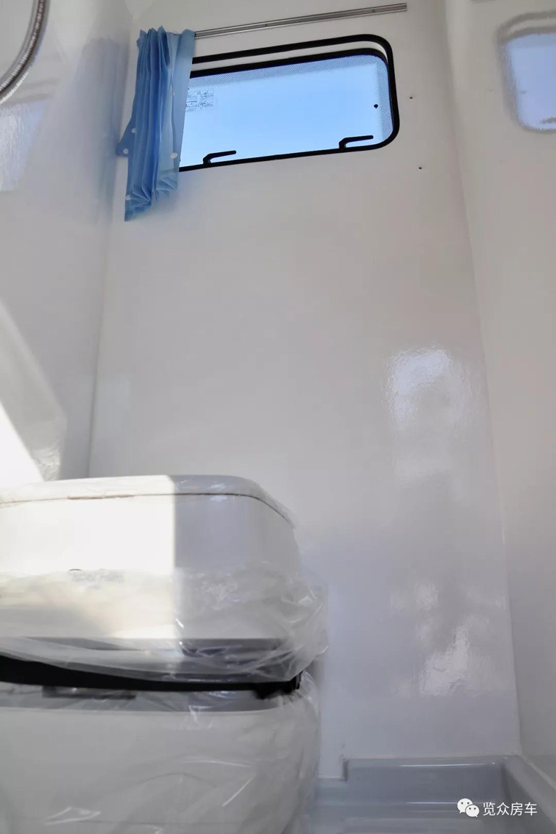 外觀大氣，空間十足的房車