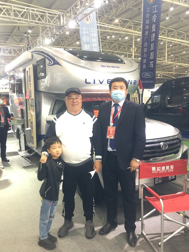 從這選房車的顧客怎么這么多？