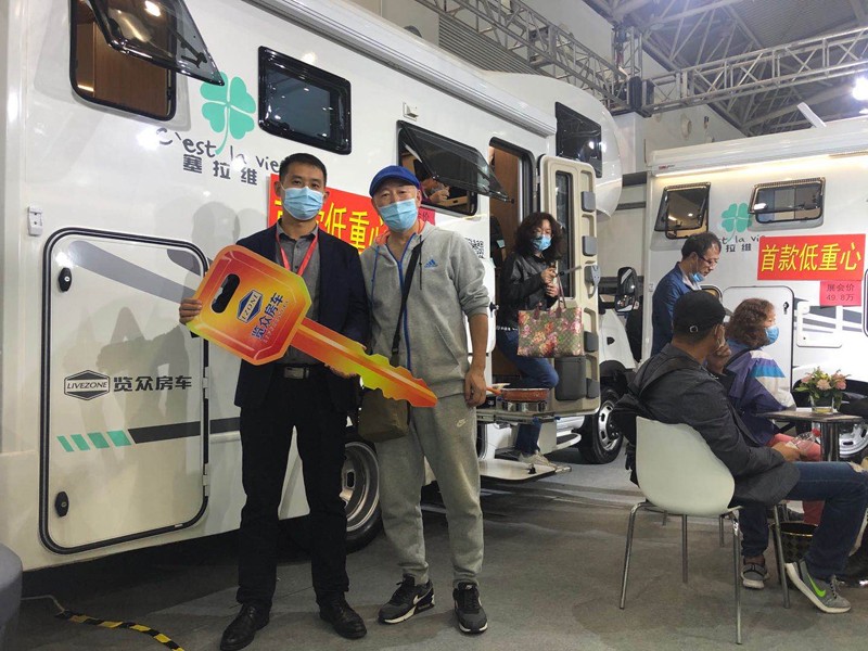 從這選房車的顧客怎么這么多？