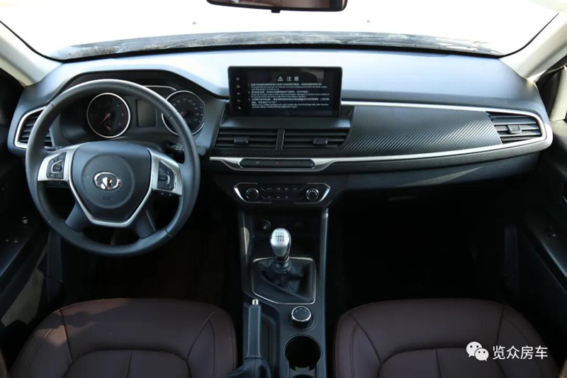 兩張雙人床,使用還方便的房車 兩張雙人床,使用還方便的房車