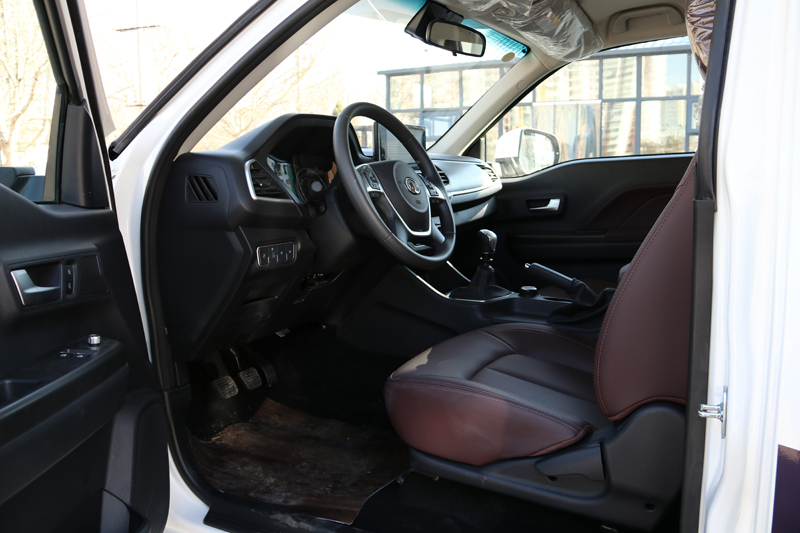 四驅(qū)房車(chē)還有兩張超大雙人床