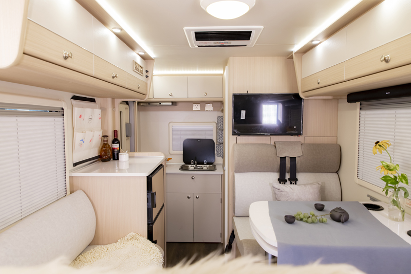 四驅(qū)房車(chē)還有兩張超大雙人床