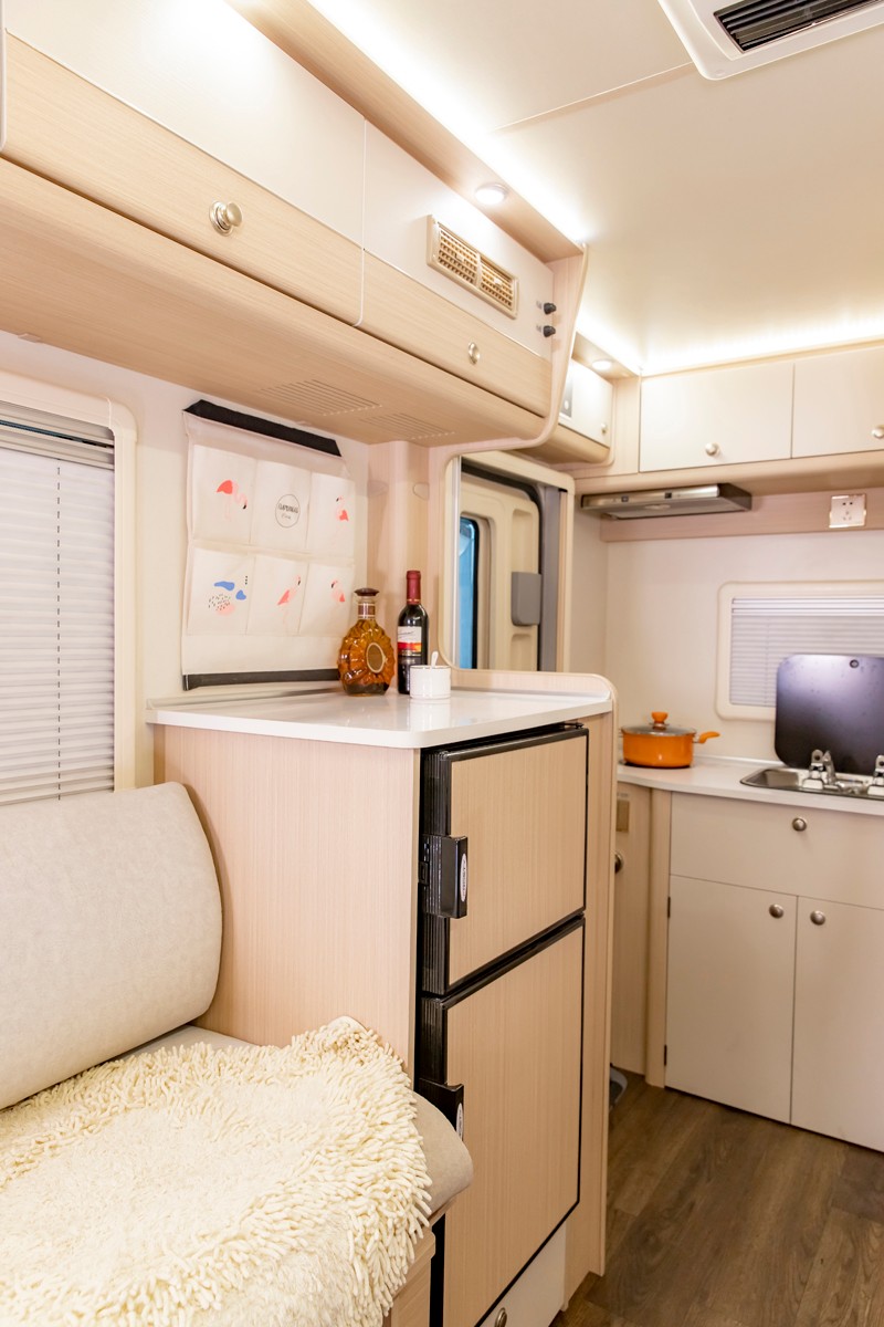 四驅(qū)房車(chē)還有兩張超大雙人床