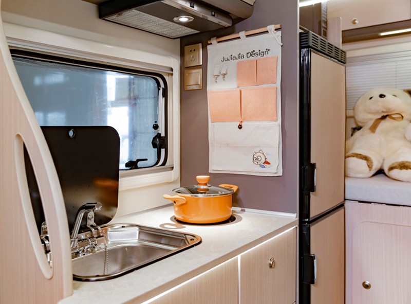 喜歡自駕游,不知道怎么選房車,看看這款四驅(qū)房車 喜歡自駕游,不知道怎么選房車,看看這款四驅(qū)房車