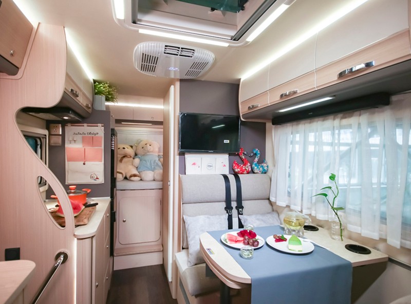 喜歡自駕游,不知道怎么選房車,看看這款四驅(qū)房車 喜歡自駕游,不知道怎么選房車,看看這款四驅(qū)房車