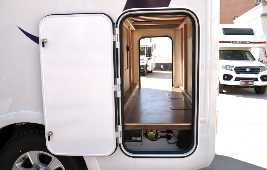 分時(shí)四驅(qū)、超大空間、一代經(jīng)典——風(fēng)駿C7! 分時(shí)四驅(qū)、超大空間、一代經(jīng)典——風(fēng)駿C7!