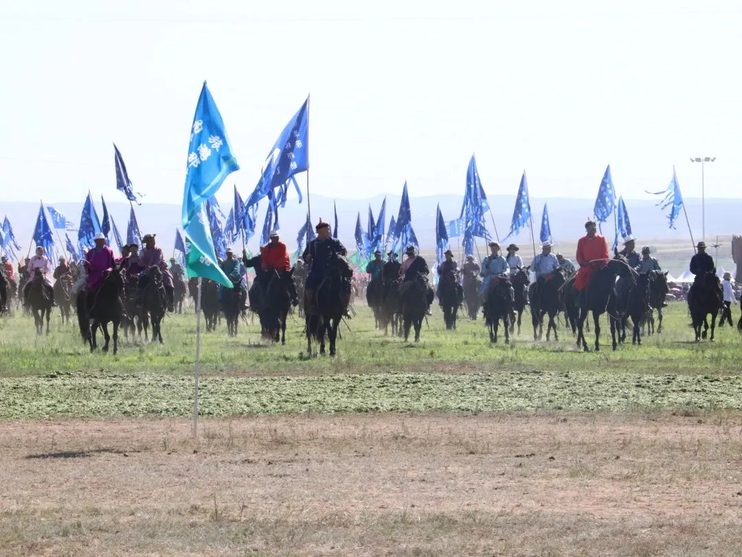 覽眾房車(chē)攜手長(zhǎng)城炮聯(lián)袂出席那達(dá)慕2.jpg 覽眾房車(chē)攜手長(zhǎng)城炮聯(lián)袂出席那達(dá)慕2.jpg