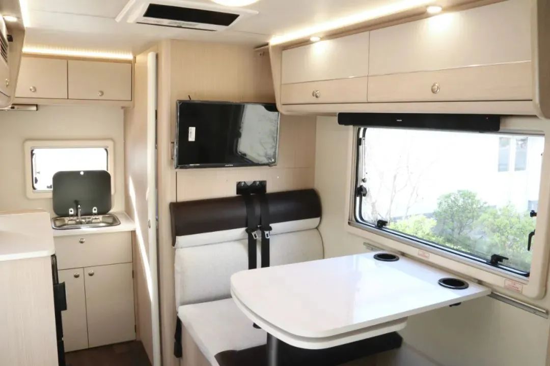 8月12日,相約武漢!顏值、動力、空間都滿意的皮卡房車來了! 8月12日,相約武漢!顏值、動力、空間都滿意的皮卡房車來了!